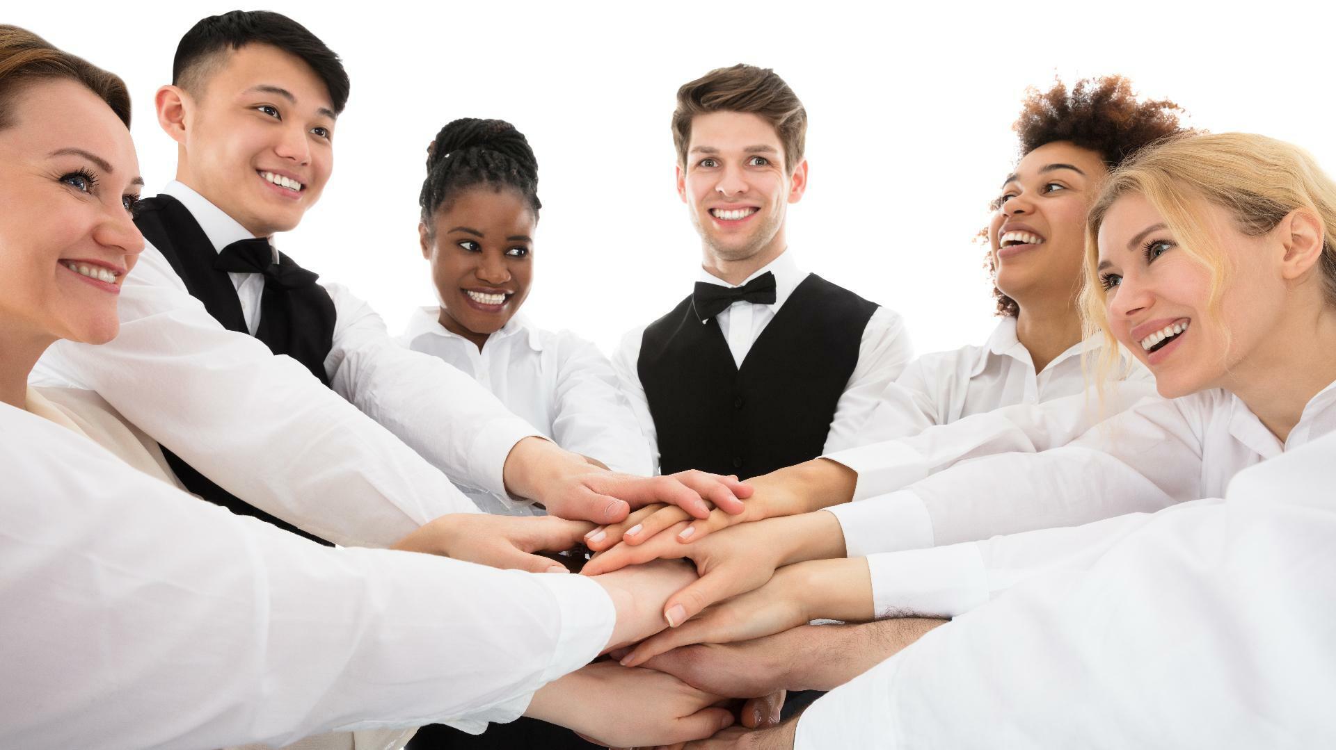 équipe souriante d'un restaurant